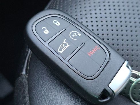 Used 2019 Jeep Cherokee Limited image 33