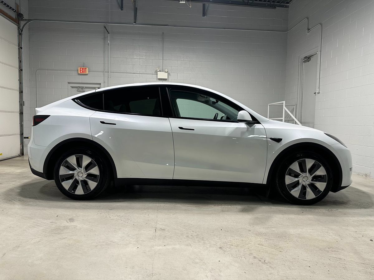 Used 2023 Tesla Model Y AWD image 2