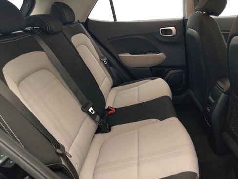 Used 2025 Hyundai Venue SEL FWD image 19