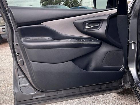 Used 2019 Nissan Murano SV image 17