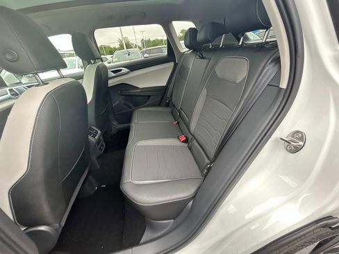 New 2025 Volkswagen Taos SE image 5