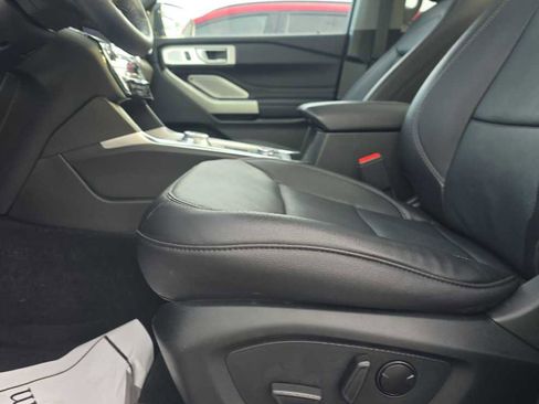 Used 2023 Ford Explorer Limited w/ Limited Technology Package image 11
