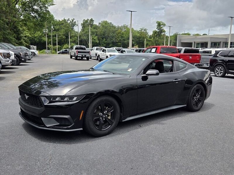 Used 2024 Ford Mustang Coupe RWD image 3