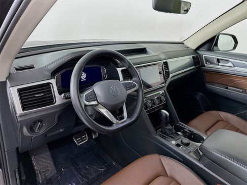 Used 2022 Volkswagen Atlas SEL Premium image 9