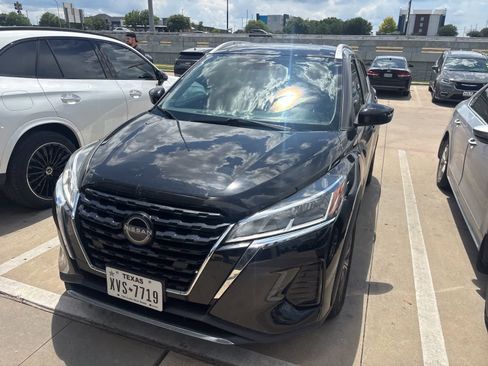 Used 2024 Nissan Kicks SV FWD image 1