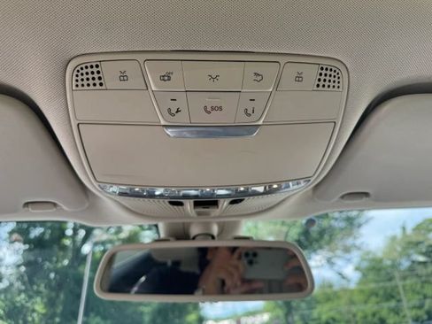 Used 2018 Mercedes-Benz GLC 300 4MATIC w/ Multimedia Package image 18