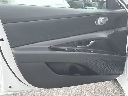 New 2026 Hyundai Elantra Hybrid FWD image 12