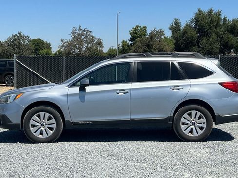 Used 2016 Subaru Outback 2.5i Premium AWD/4WD image 6