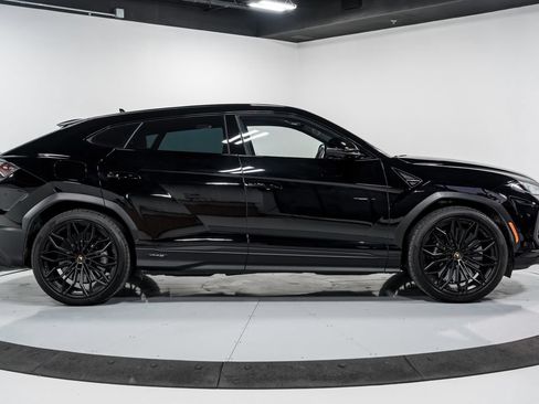 Used 2025 Lamborghini Urus SE AWD/4WD image 2
