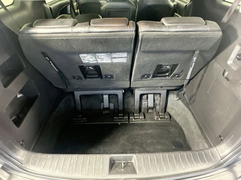 Used 2025 Kia Carnival FWD image 30