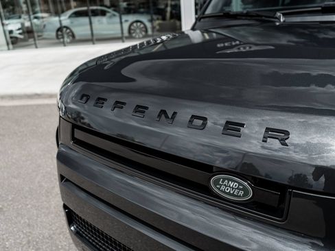 Used 2024 Land Rover Defender 130 V8 AWD/4WD image 21