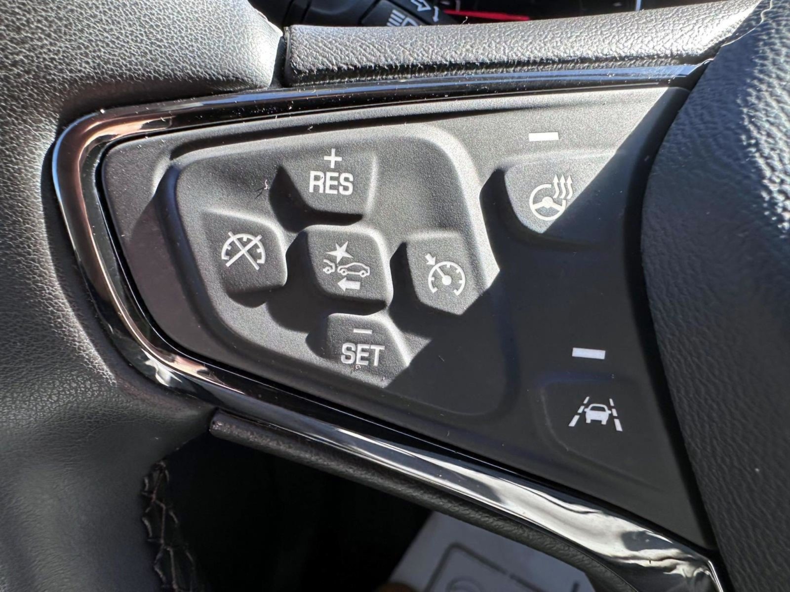 Used 2024 Chevrolet Equinox Premier AWD/4WD image 18