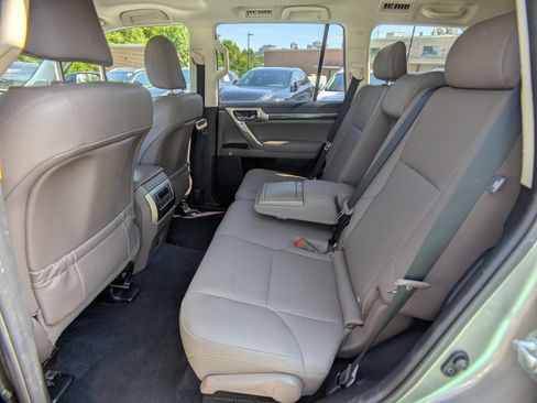 Used 2020 Lexus GX 460 Premium w/ Premium Package AWD/4WD image 15