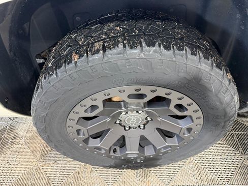 Used 2014 Chevrolet Suburban LTZ image 18