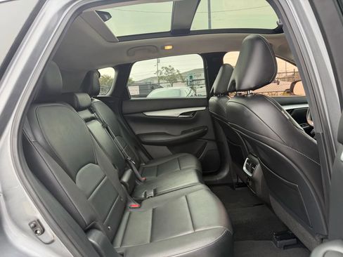 Used 2020 INFINITI QX50 Luxe w/ Navigation Package image 18