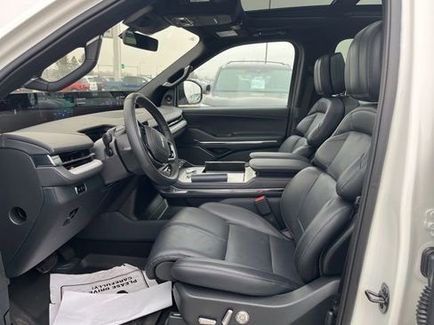 Used 2025 Lincoln Navigator Reserve w/ Jet Appearance Package image 8