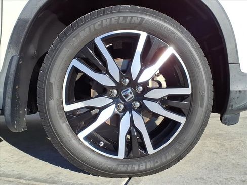 Used 2019 Honda Pilot Touring image 9