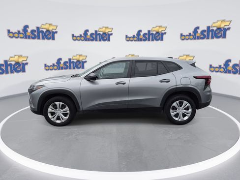 Certified 2026 Chevrolet Trax LS w/ Driver Confidence Package FWD image 5