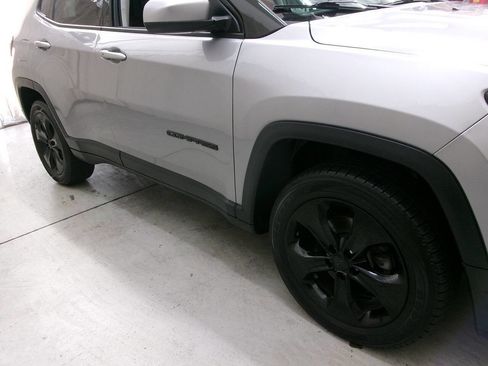 Used 2019 Jeep Compass Latitude AWD/4WD image 10