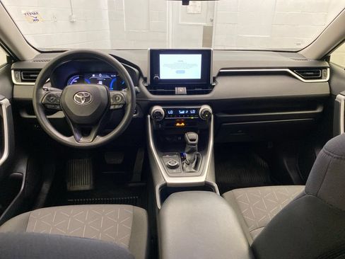Used 2025 Toyota RAV4 XLE AWD/4WD image 12