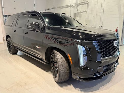 Used 2026 Cadillac Escalade ESV V AWD/4WD image 4