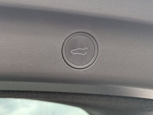 Used 2024 Tesla Model Y Performance image 13