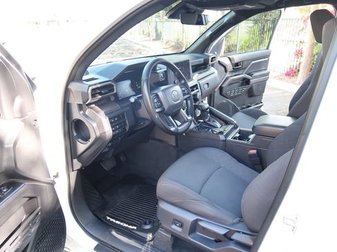 Used 2025 Toyota Tacoma SR5 AWD/4WD image 20