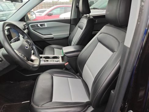Used 2022 Ford Explorer XLT w/ Equipment Group 202A AWD/4WD image 8