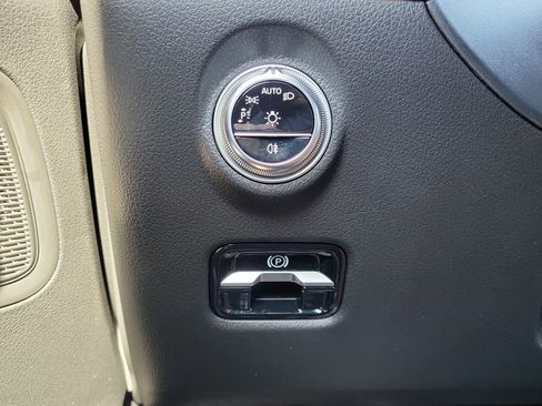 Used 2023 Mercedes-Benz C 300 Sedan w/ Exclusive Trim Package image 24