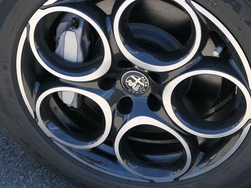 Used 2025 Alfa Romeo Tonale AWD/4WD image 8