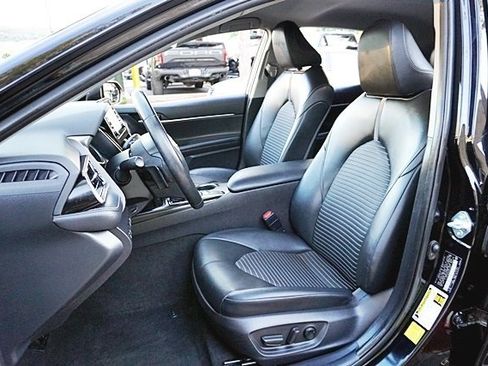 Used 2022 Toyota Camry SE image 14