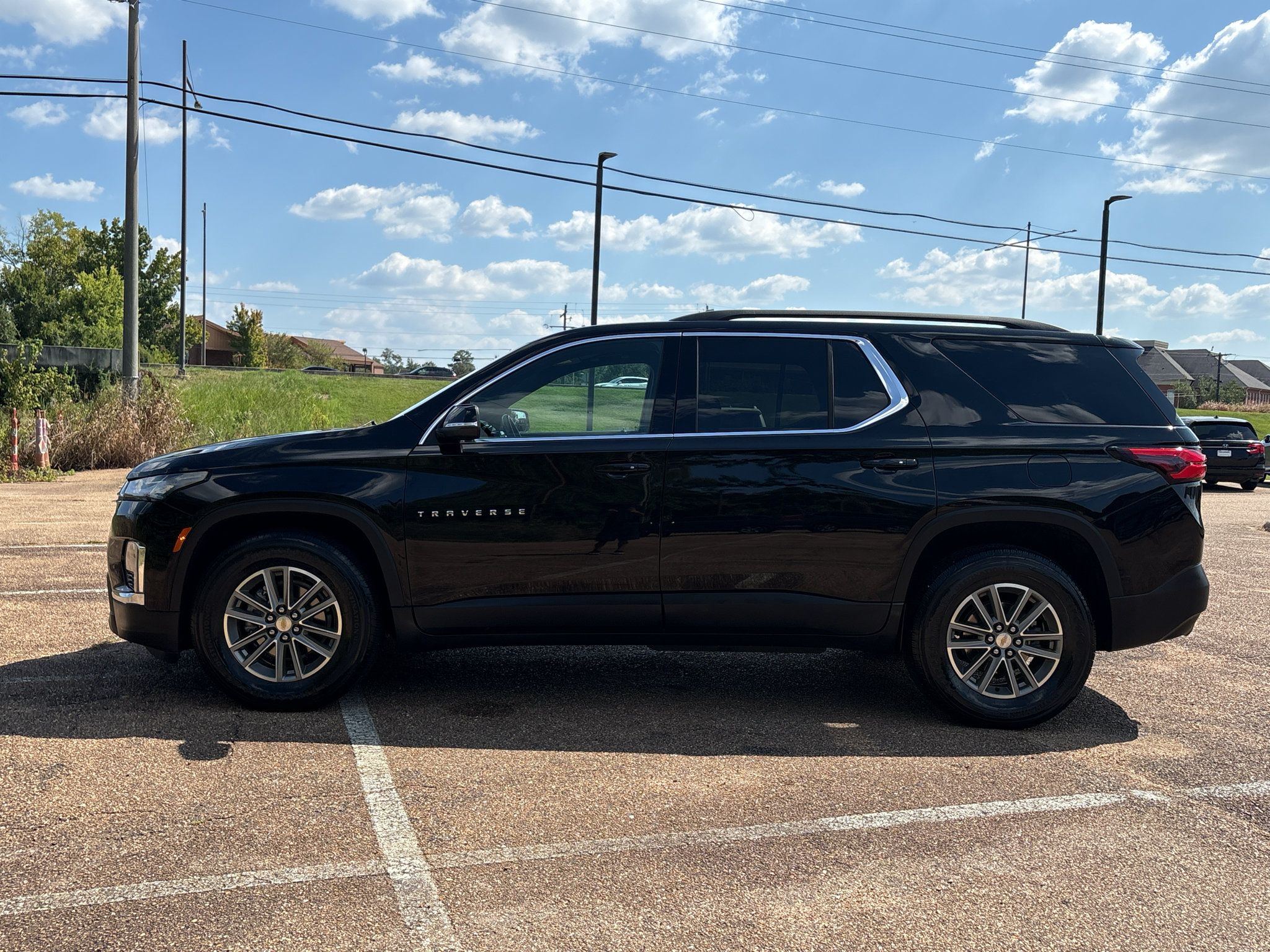 Used 2022 Chevrolet Traverse LT AWD/4WD image 2