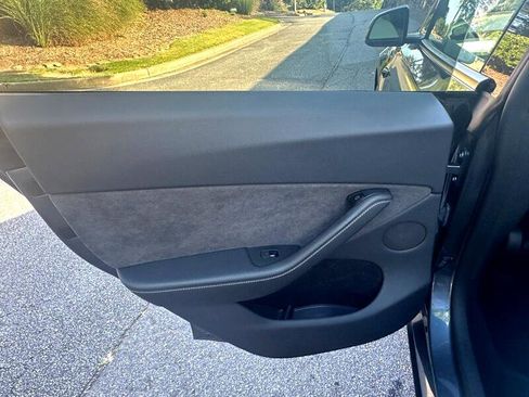 Used 2023 Tesla Model Y Long Range image 70