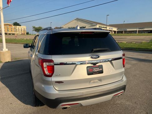 Used 2017 Ford Explorer XLT FWD image 6