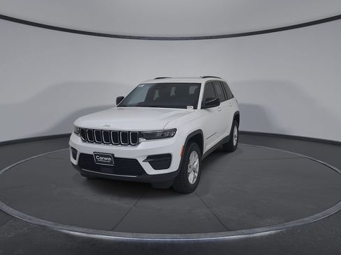 New 2026 Jeep Grand Cherokee Laredo w/ Trailer Tow Package AWD/4WD image 5