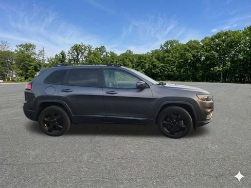 Used 2019 Jeep Cherokee Latitude Plus AWD/4WD image 7