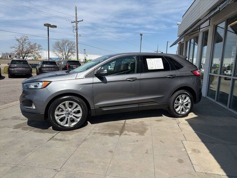 Used 2022 Ford Edge Titanium image 10