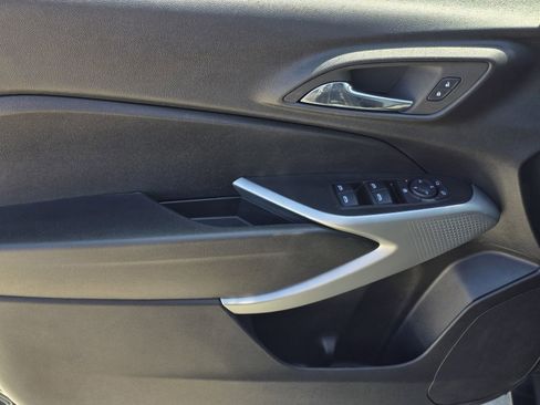 Used 2025 Chevrolet Trax LS w/ LS Convenience Package image 14