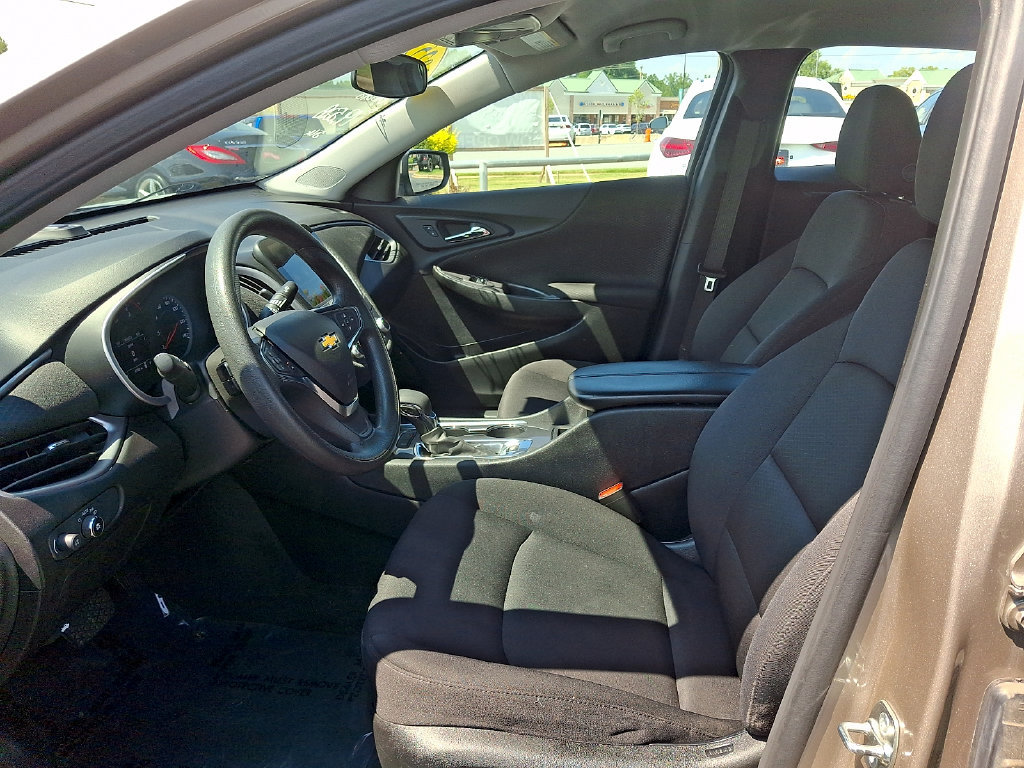 Used 2025 Chevrolet Malibu LT FWD image 13