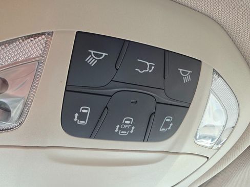 Used 2023 Chrysler Pacifica Limited FWD image 50