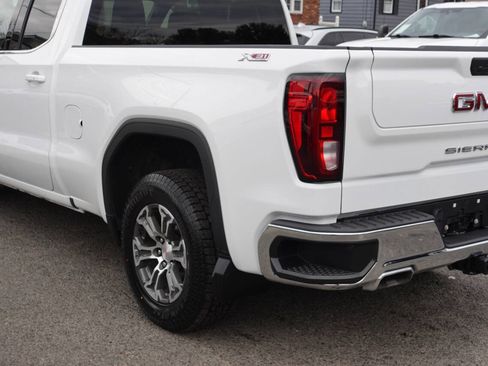 Used 2022 GMC Sierra 1500 SLE w/ X31 Off-Road Package image 9