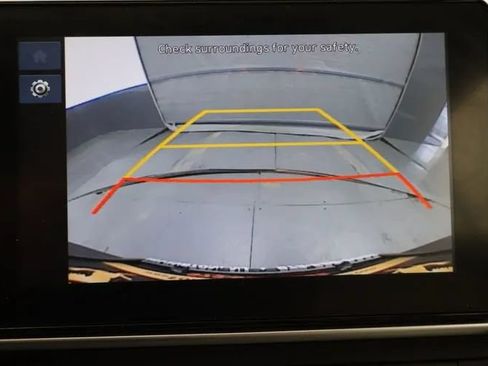Used 2025 Hyundai Venue SEL FWD image 33