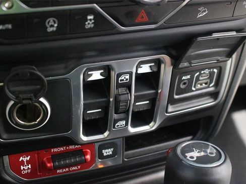 Used 2018 Jeep Wrangler Unlimited Rubicon w/ Cold Weather Group image 26