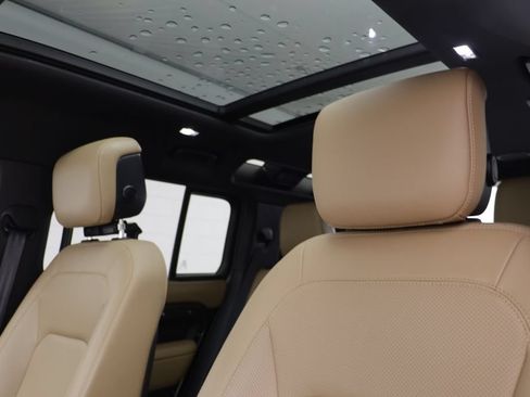 Certified 2026 Land Rover Defender 110 X-Dynamic SE AWD/4WD image 13