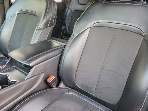 Used 2024 Jeep Grand Cherokee L Laredo image 11