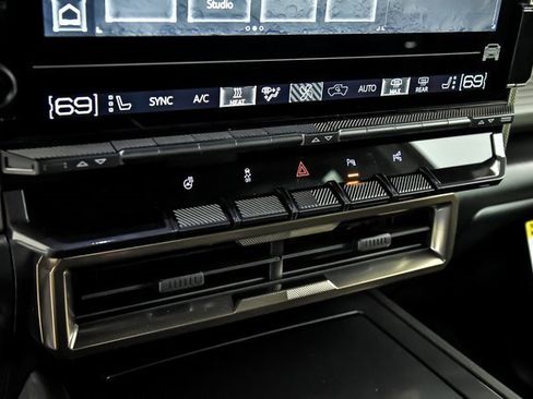 New 2025 GMC Hummer EV 2X w/ LPO, Sport Package image 17