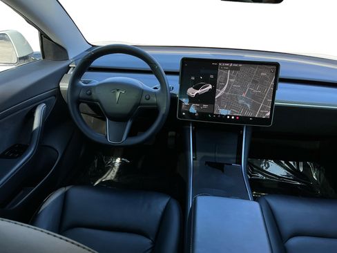 Used 2020 Tesla Model 3 Standard Range Plus image 12