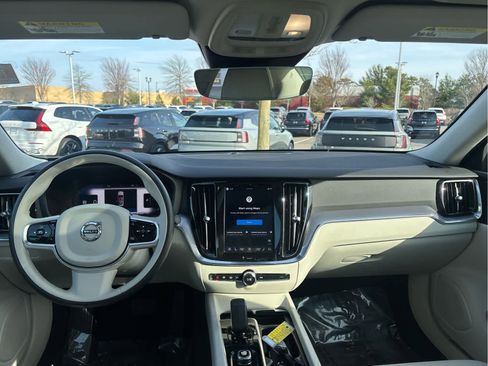 Used 2025 Volvo S60 B5 Core FWD image 10