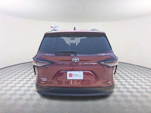 Certified 2025 Toyota Sienna LE w/ LE Plus Package FWD image 16