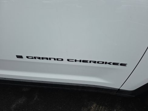 New 2025 Jeep Grand Cherokee Limited image 26